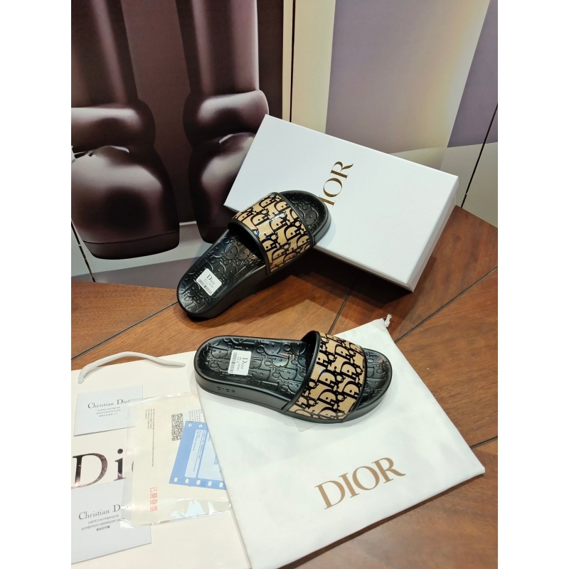 ch**an D*or slippers